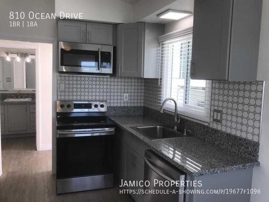 810 Ocean Dr - Photo 5 of 27