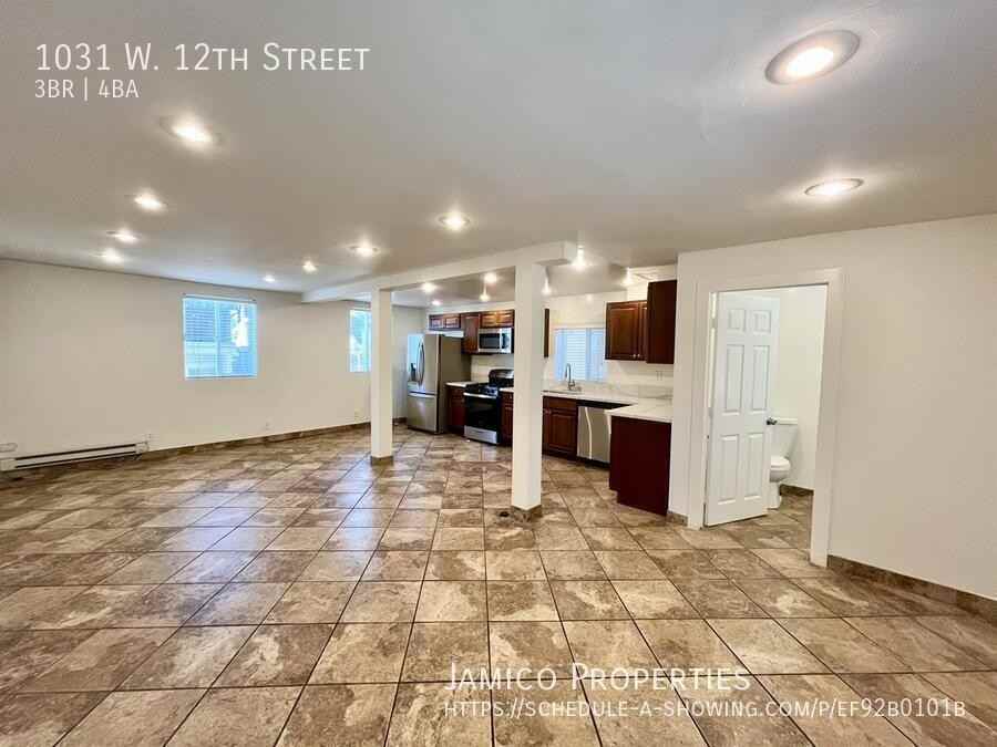 1031 W 12th St - Photo 7 of 37