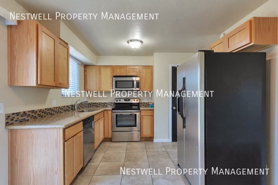 5676 S 3525 W - Photo 4 of 19