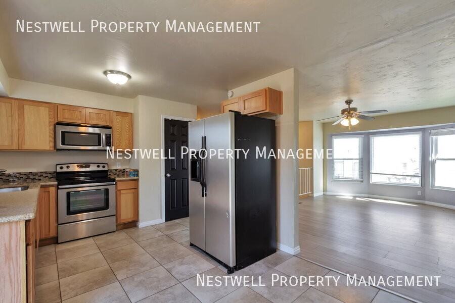 5676 S 3525 W - Photo 5 of 19