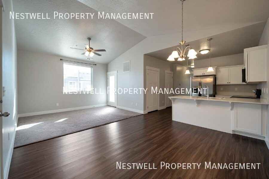 762 N 260 W - Photo 3 of 20