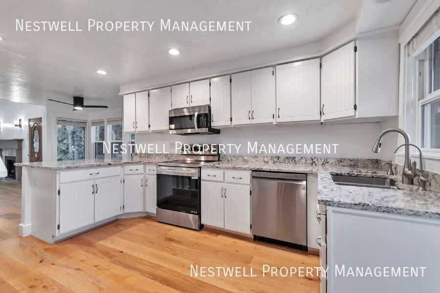 3656 E Summerhill Dr - Photo 2 of 31