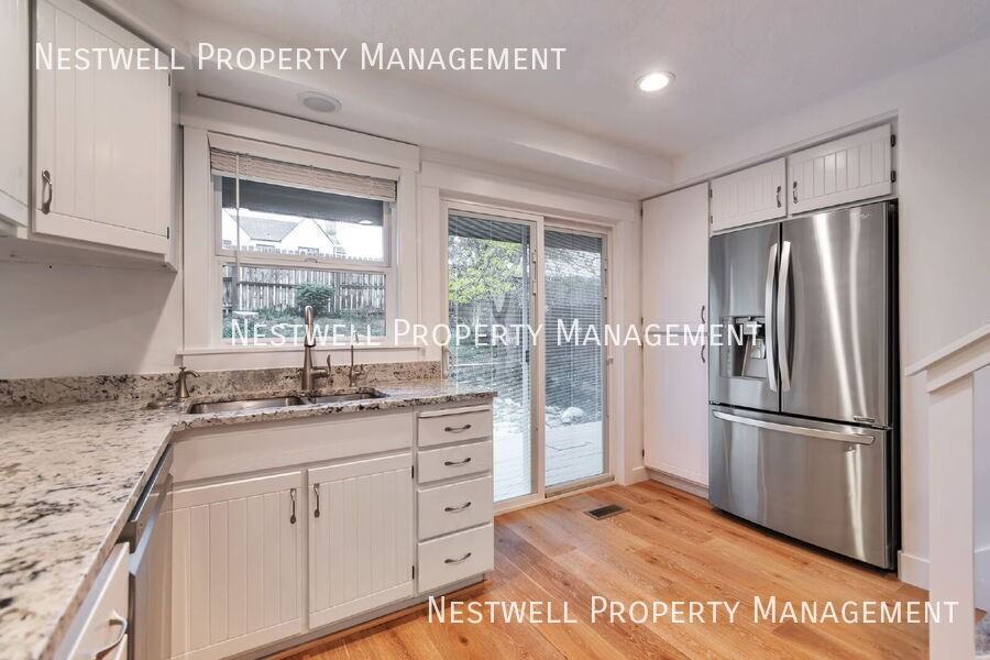 3656 E Summerhill Dr - Photo 3 of 31