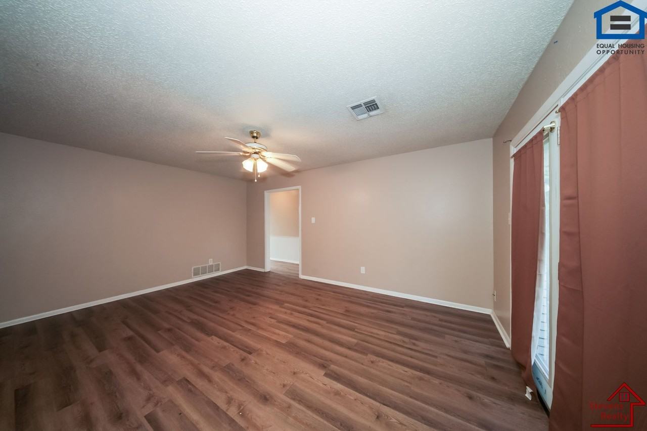 119 Se Surrey Ln - Photo 5 of 11