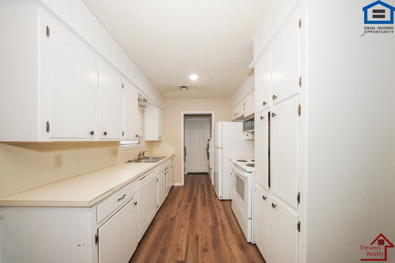 119 Se Surrey Ln - Photo 6 of 11