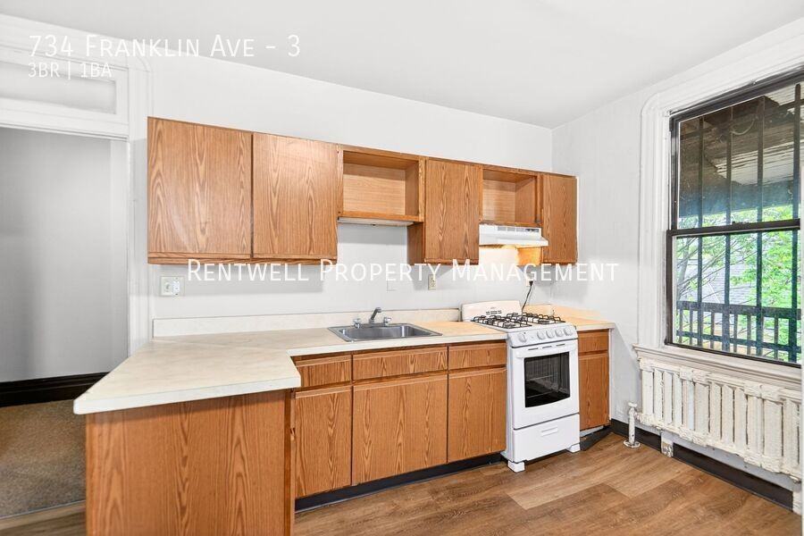 734 Franklin Ave #3 - Photo 2 of 34