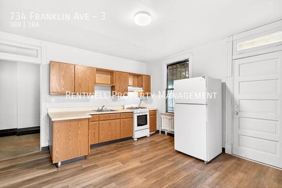 734 Franklin Ave #3 - Photo 5 of 34