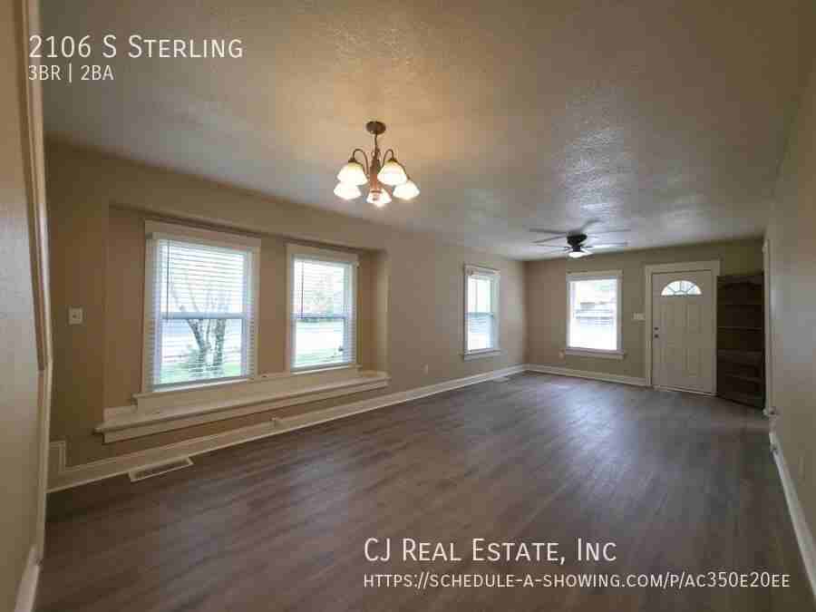 2106 S Sterling Ave - Photo 2 of 11
