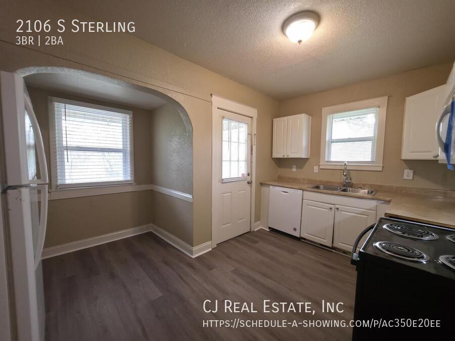 2106 S Sterling Ave - Photo 4 of 11