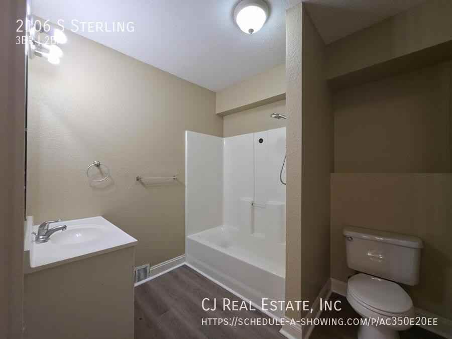 2106 S Sterling Ave - Photo 6 of 11
