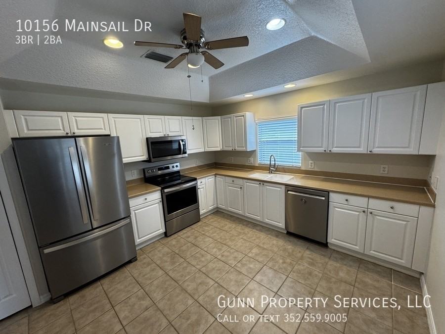 10156 Mainsail Dr - Photo 2 of 8
