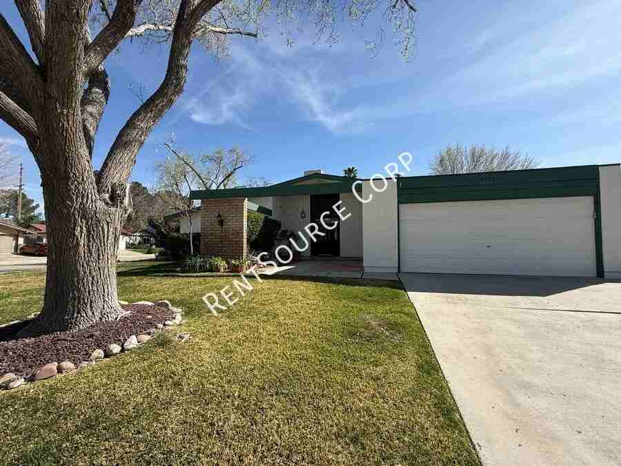 2522 Marcella St - Photo 3 of 30