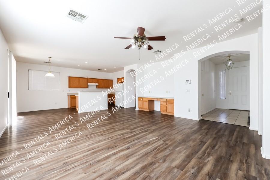 10417 W Windsor Ave - Photo 3 of 24