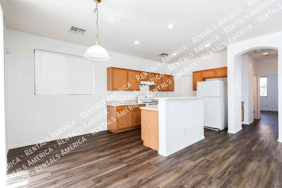 10417 W Windsor Ave - Photo 4 of 24