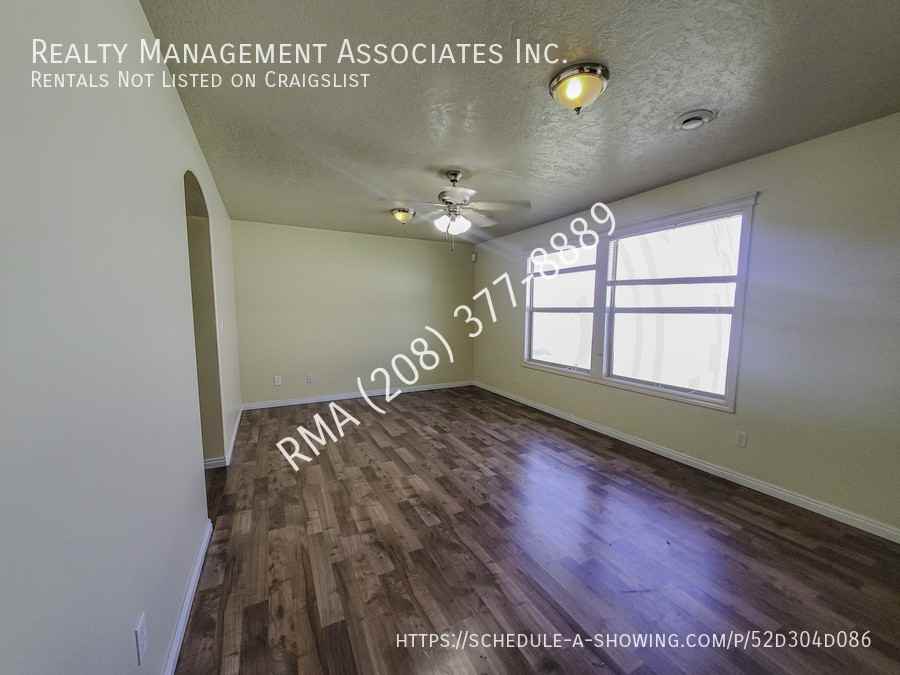 17659 Monarch Way - Photo 4 of 15