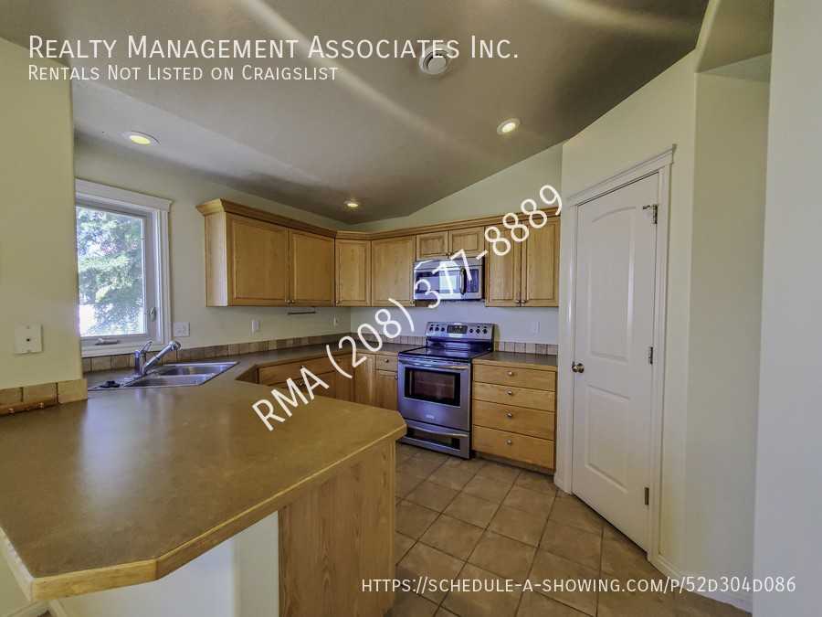 17659 Monarch Way - Photo 5 of 15