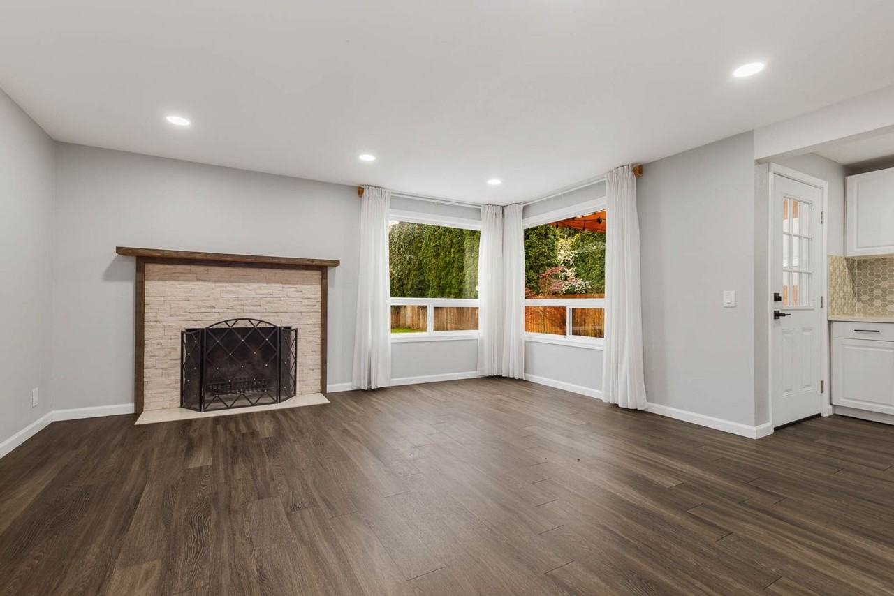 923 N 100th St - Photo 3 of 20