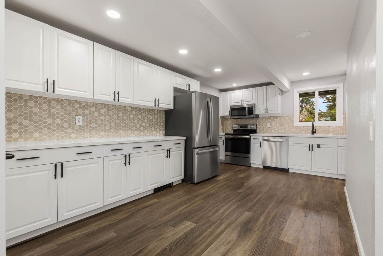 923 N 100th St - Photo 4 of 20