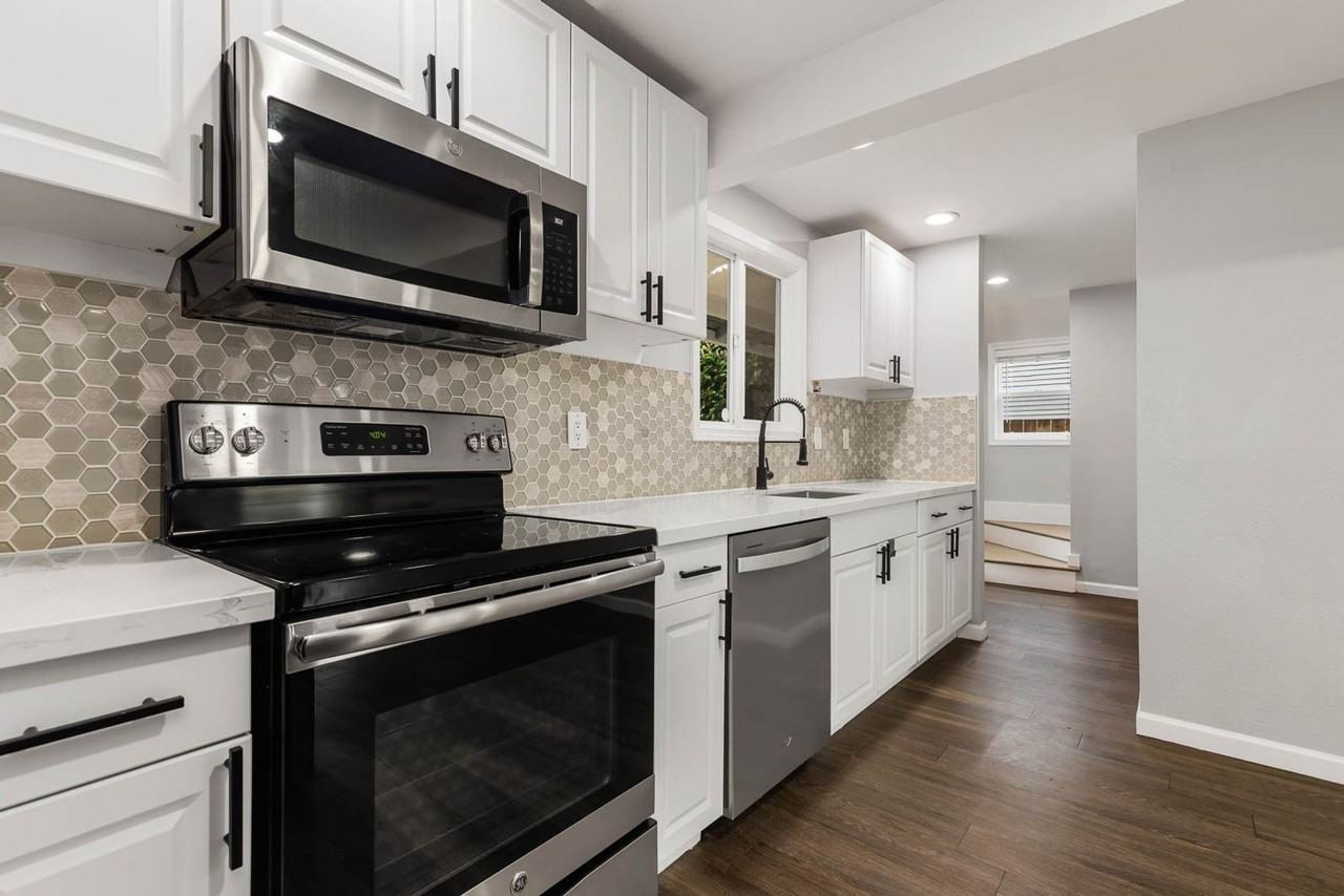 923 N 100th St - Photo 5 of 20