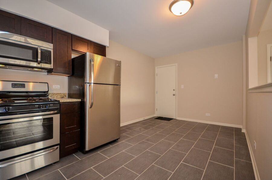 27 N Maple Ct #6 - Photo 3 of 8