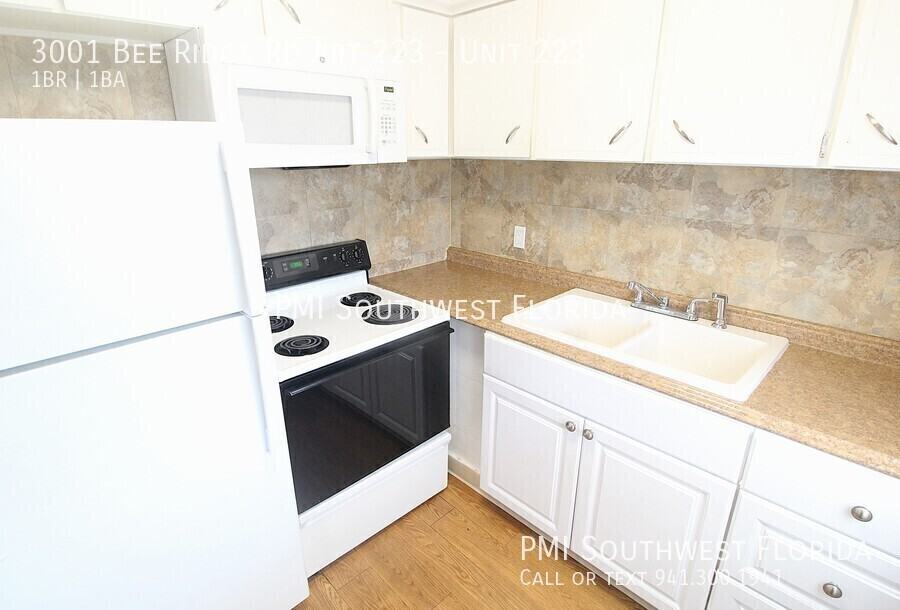 3001 Bee Ridge Rd Apt 223 #223 - Photo 4 of 19