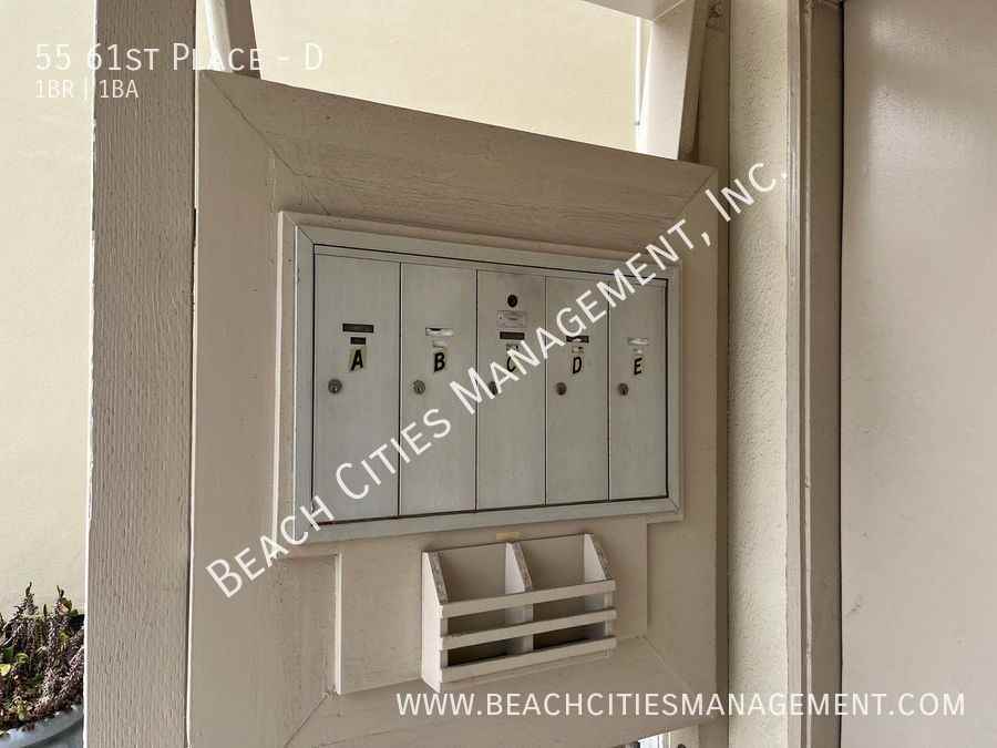 55 61st Pl #D - Photo 3 of 16