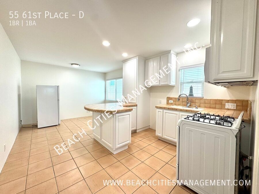 55 61st Pl #D - Photo 4 of 16