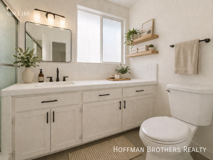 1350 N Laurel Ave #18 - Photo 3 of 4