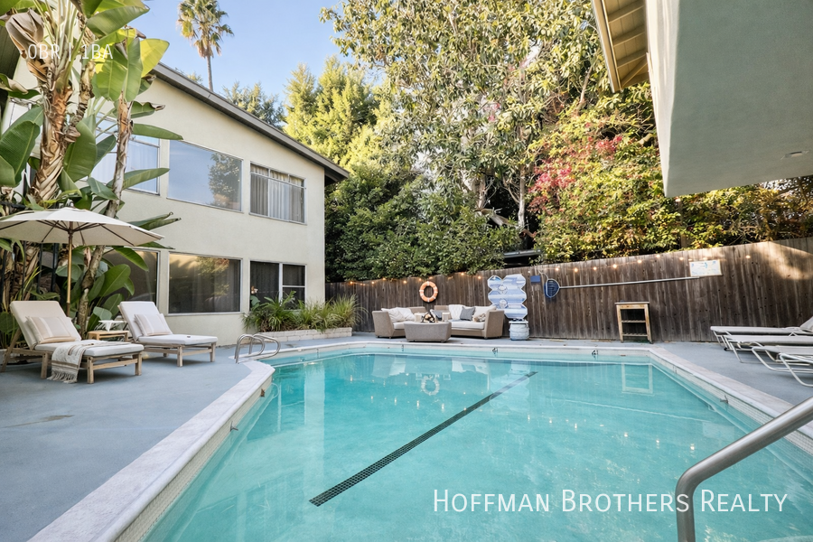 1350 N Laurel Ave #18 - Photo 4 of 4