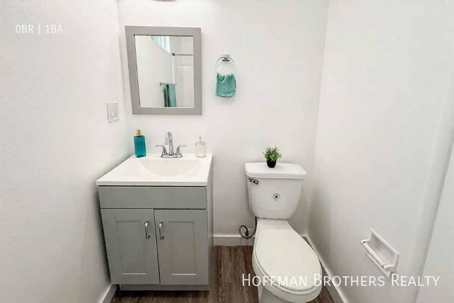 15546 Vanowen St #9 - Photo 3 of 3