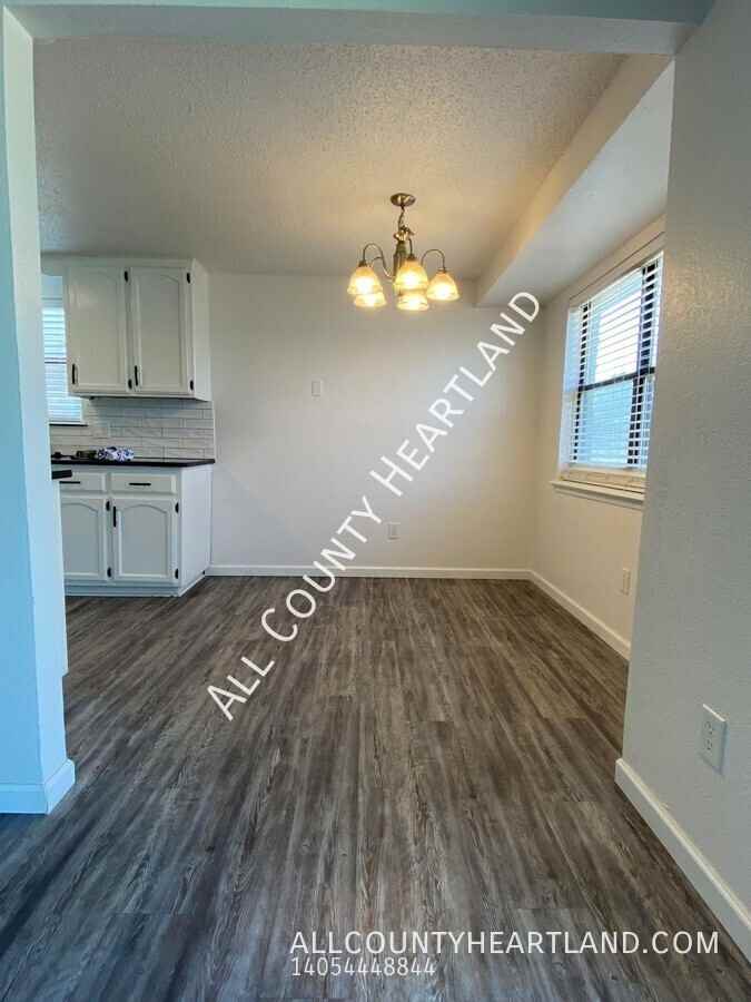 1809 Se 12th St - Photo 3 of 12