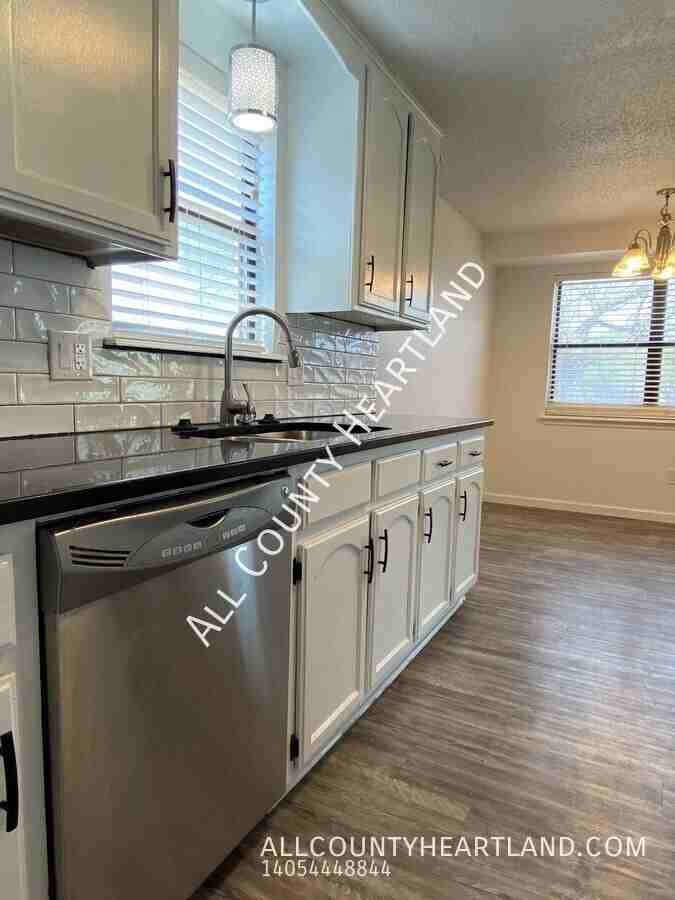 1809 Se 12th St - Photo 5 of 12