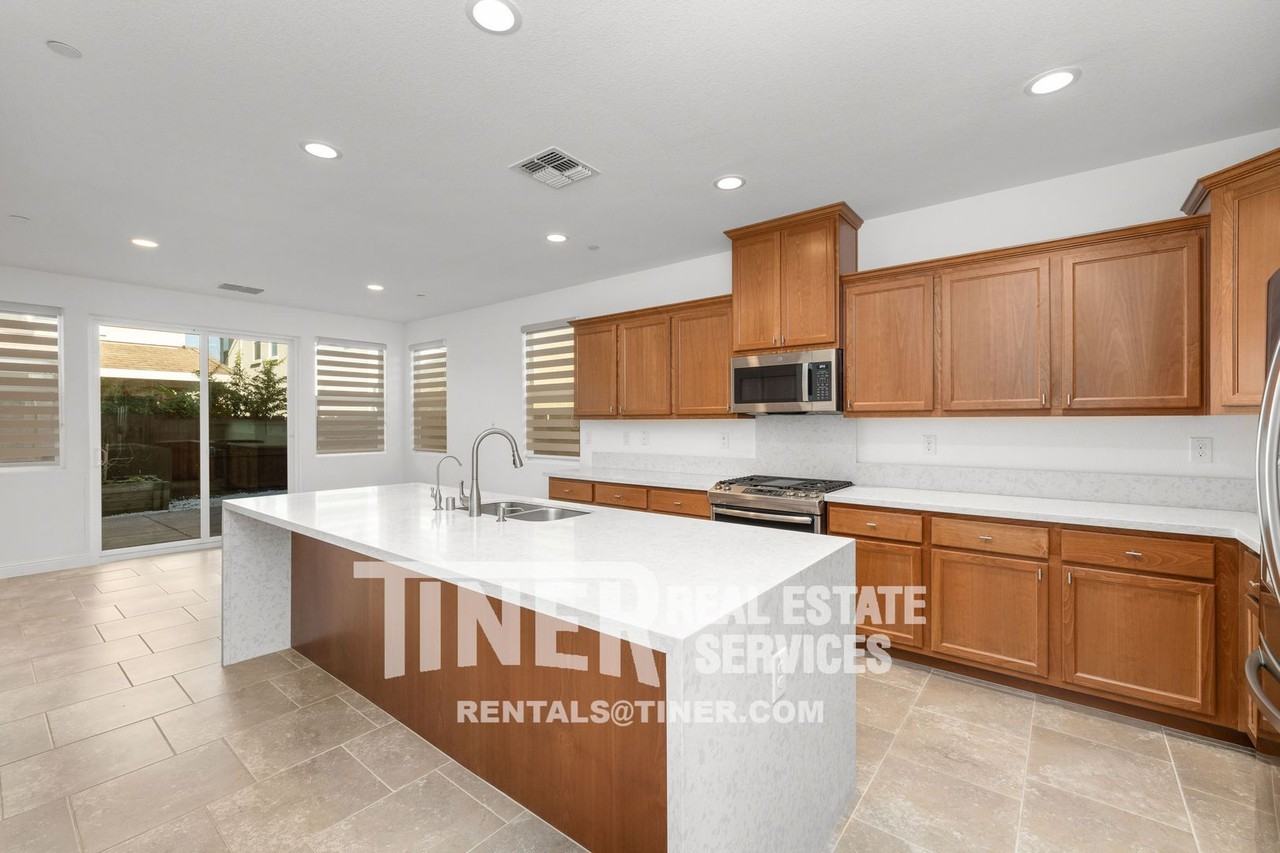 8425 Amber Valley Ln - Photo 2 of 45