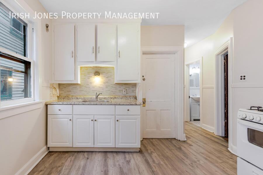 104 Grote St - Photo 2 of 12
