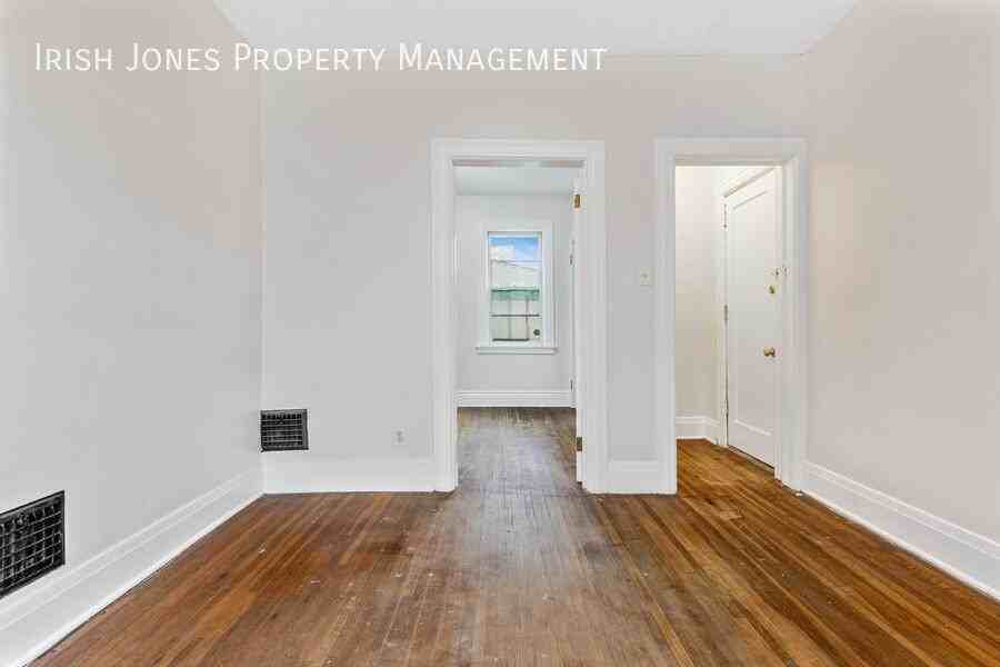 104 Grote St - Photo 6 of 12