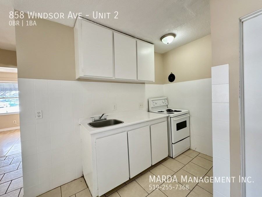 858 Windsor Ave #2 - Photo 3 of 14