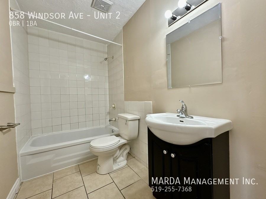 858 Windsor Ave #2 - Photo 7 of 14