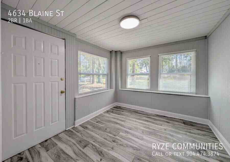 4634 Blaine St - Photo 6 of 21