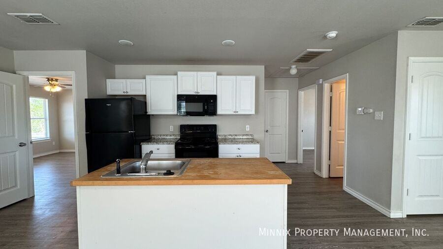 4319 E 61st St - Photo 7 of 29
