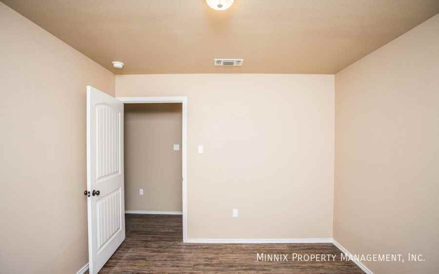 2602 N Avenue P - Photo 5 of 28