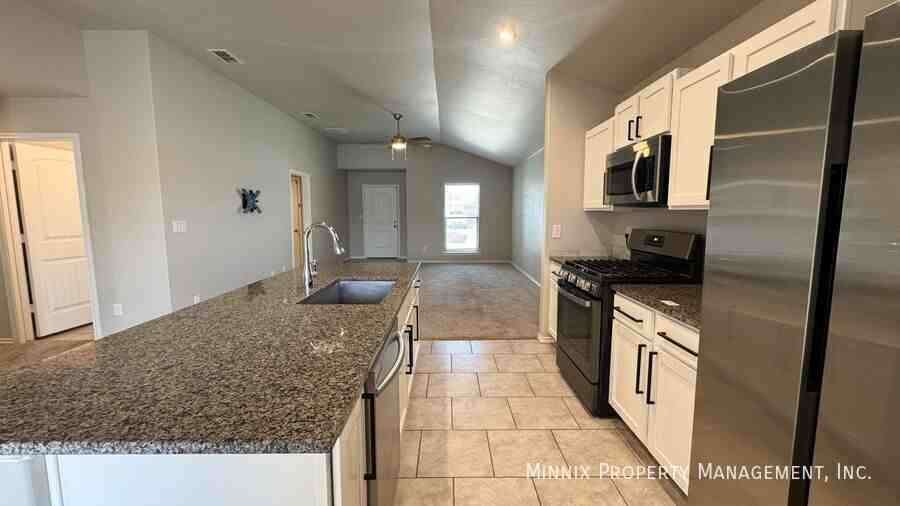 7503 101st St - Photo 3 of 27