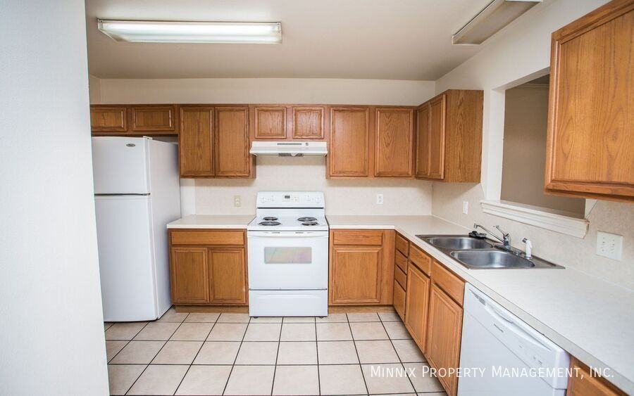 BELMONT & #B - Photo 2 of 5