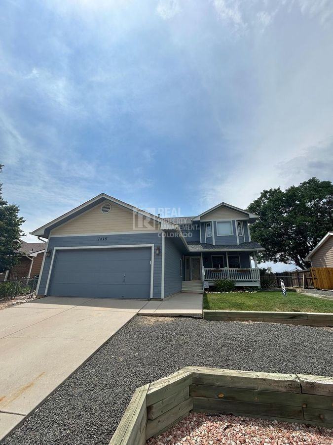 1415 Maple Dr - Photo 2 of 50