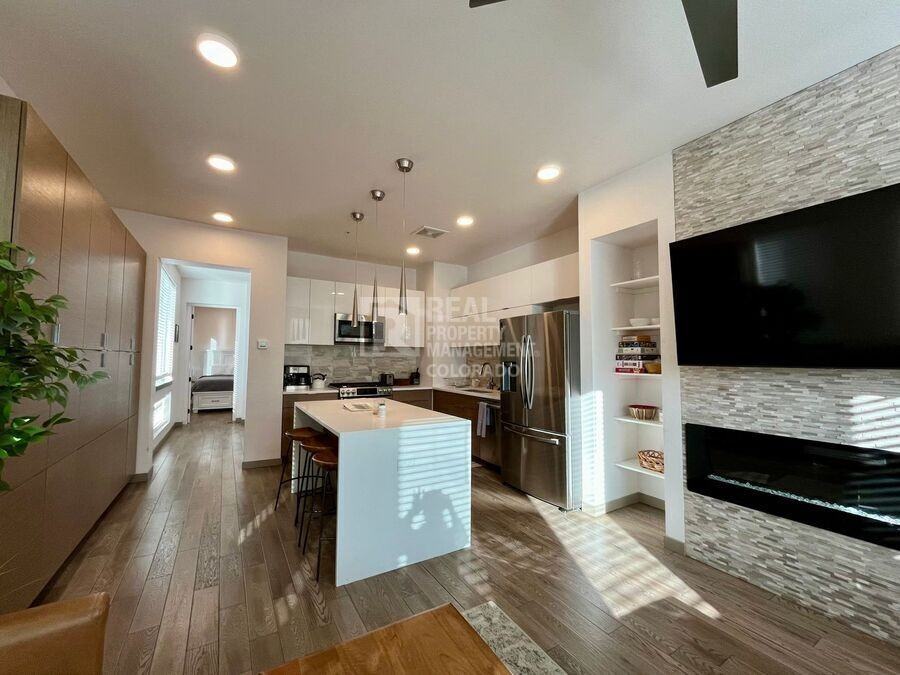 2200 Tremont Pl #1 - Photo 4 of 28