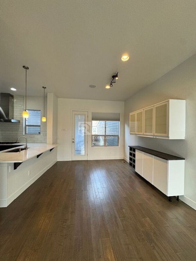 5545 Valentia St - Photo 5 of 26