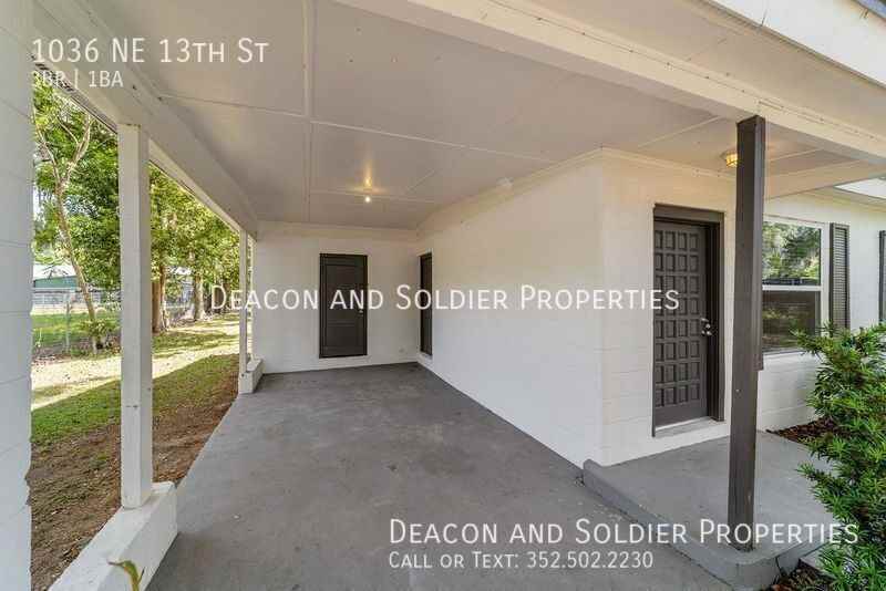 1036 Ne 13th St - Photo 3 of 37