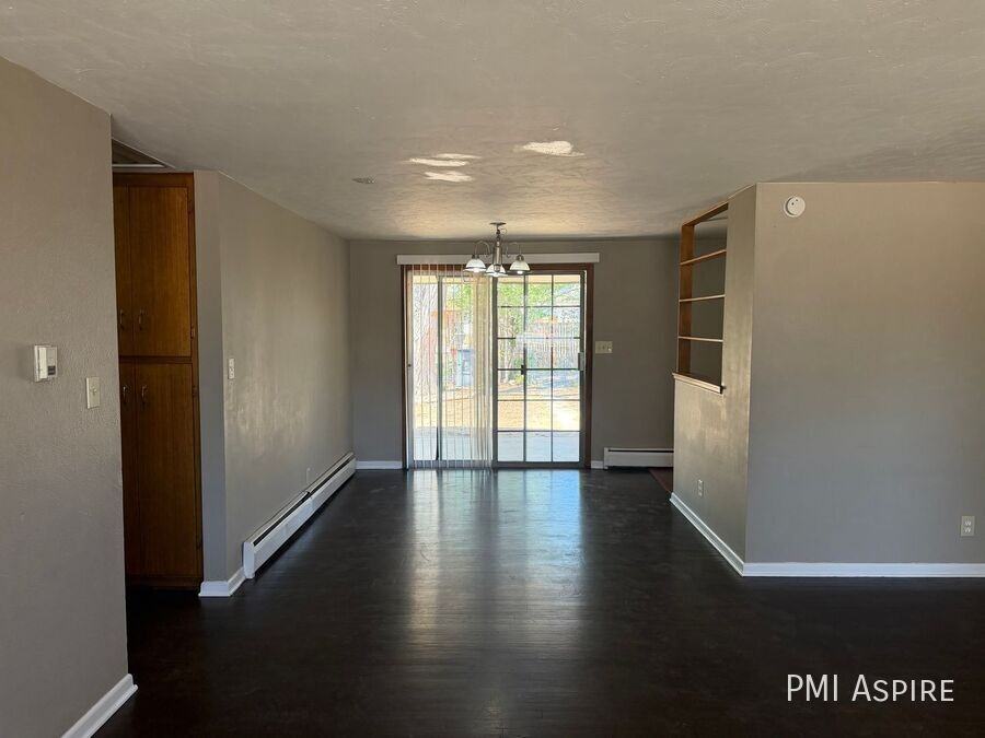 1253 Vivian St - Photo 3 of 17