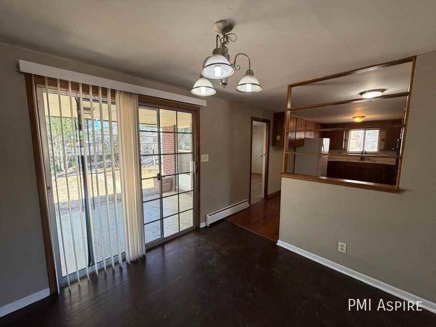 1253 Vivian St - Photo 4 of 17