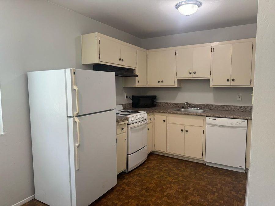 2537 Ellsworth St #B - Photo 4 of 11