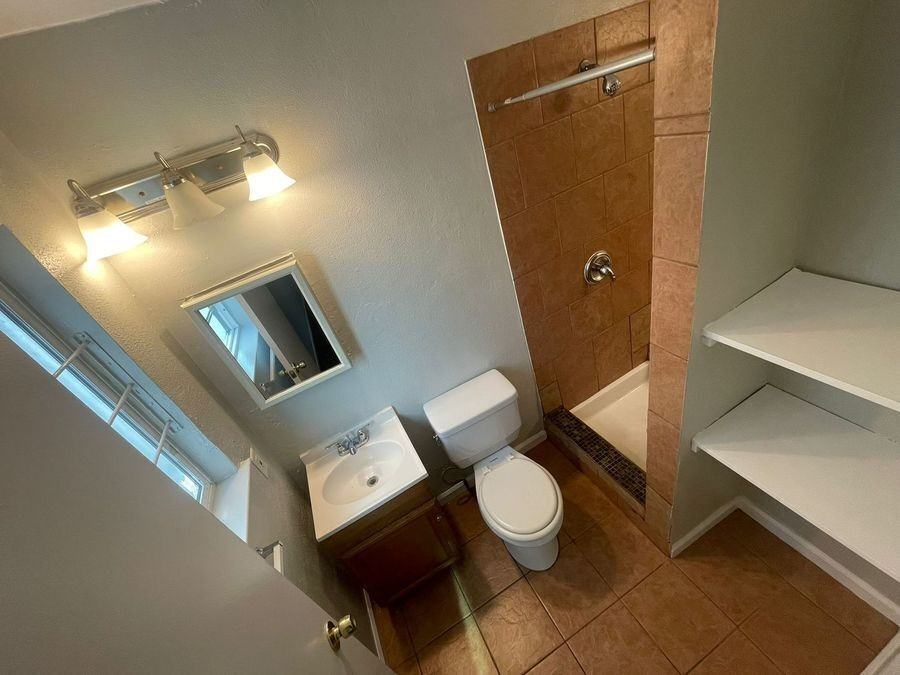 2537 Ellsworth St #B - Photo 6 of 11